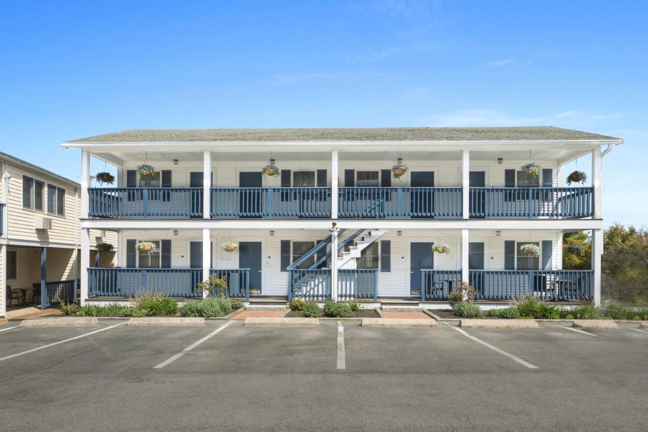 Colonial Inn 3*